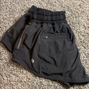 Lululemon Hottie Hot Short 2.5” Size 6